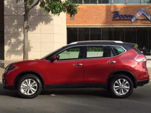 Bán gấp Nissan X Trail 2.0 tự động màu đỏ sx 2017 xe đẹp như mới.