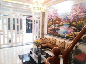 Nhà mới kiểu biệt thự Lê Văn Lương Phước Kiểng.dt:6,2x13m, 1 trệt 2 lầu+4pn.hẽm nhựa rộng