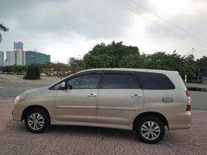 Cần bán nhanh xe Toyota Innova đời 2015 số sàn máy xăng,màu vàng cát