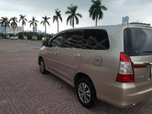 Cần bán nhanh xe Toyota Innova đời 2015 số sàn máy xăng,màu vàng cát