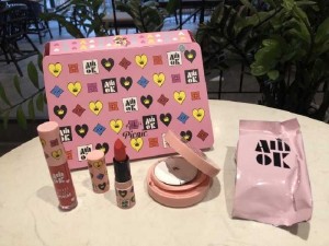 Set phấn nước và son AMOK