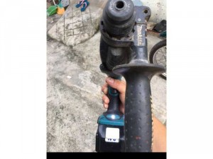 Máy khoan bê tông búa hơi makita hr162d