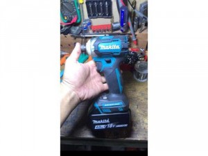 Máy khoan makita td170d