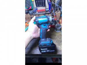 Máy khoan makita td170d