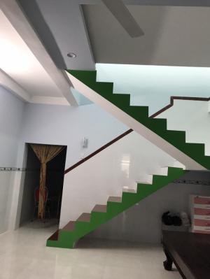 Cần bán căn nhà mới xây chưa ở, cạnh ủy ban, lộ cao tốc.