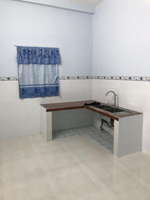 Cần bán căn nhà mới xây chưa ở, cạnh ủy ban, lộ cao tốc.