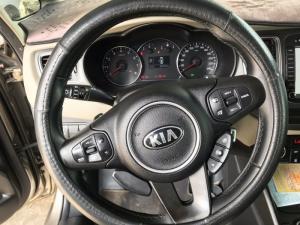 Bán Kia Rondo GAT 2.0AT màu vàng cát số tự động sản xuất 2016 đi 33000km