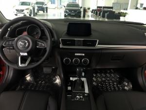 Mazda 3 1.5 HB FL 2018, Mazda Bình Dương có nhiều màu đẹp , hỗ trợ vay 85%, giao xe liền và nhiều quà tặng theo xe giá trị