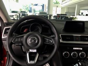 Mazda 3 1.5 HB FL 2018, Mazda Bình Dương có nhiều màu đẹp , hỗ trợ vay 85%, giao xe liền và nhiều quà tặng theo xe giá trị