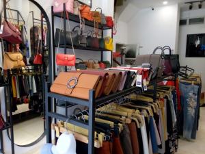 Sang nhượng cửa hàng quần áo túi xách thời trang DT 30 m2 MT 3 m Phố Ngô Thì Nhậm Q.Hà Đông HÀ NỘI