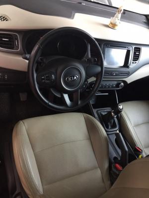 Bán Kia Rondo 2.0MT số sàn máy xăng màu bạc sản xuất cuối 2017 biển Sài Gòn mẫu mới