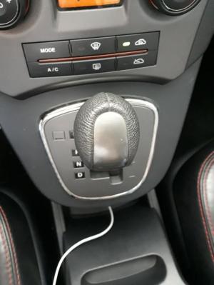 Cần bán Kia Carens SX 2.0 AT 2WD 2013, màu trắng , 446tr còn thương lượng cho ae thiện chí đến xem xe