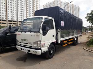 Xe tải Isuzu Vĩnh Phát 1.9 tấn/1T9 màu trắng tinh khôi, thiết kế tinh tế và hiện đại.
