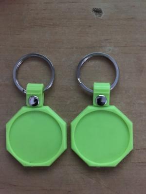- Móc khóa mica
- Móc khóa cao su (PVC dập nổi)
- Móc khóa sticker tem dán, nam châm
- Thẻ xe mica
- Móc khóa vòng tay cao su
- Lót ly cao su, lót ly giấy