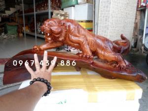 Tượng mãnh hổ bằng gỗ hương