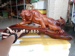 Tượng mãnh hổ bằng gỗ hương