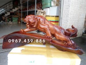 Tượng mãnh hổ bằng gỗ hương