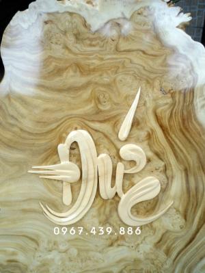 Tranh gỗ nu nghiến chữ ĐỨC