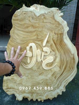 Tranh gỗ nu nghiến chữ ĐỨC