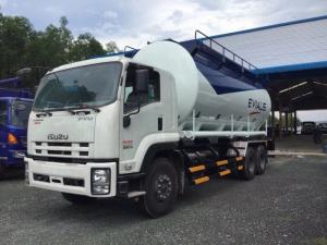Xe Isuzu chở cám 25 khối