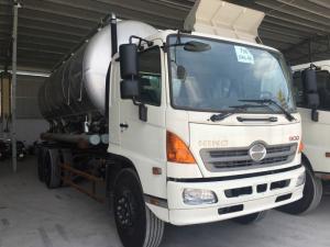 Xe Hino chở cám 25 khối