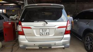 Bán Toyota INNOVA 2.0E màu bạc số sàn sản xuất 2015 biển Sài Gòn đi 70.000km