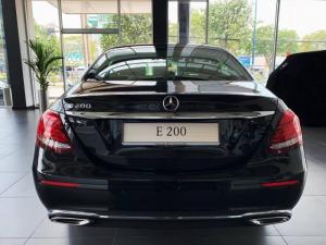 Báo giá xe Mercedes E200 mới 100% , hổ trợ vay vốn 80%, lãi suất chỉ 6%/năm