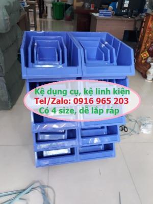 Kê đựng phụ tùng cửa hàng xe máy