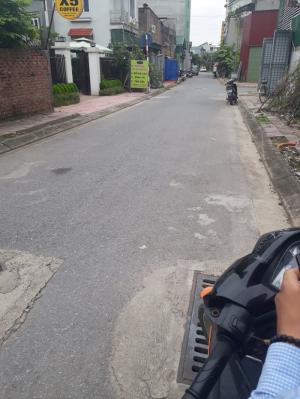 Bán đất ô tô vào, vuông vắn, 40.5m, 24tr/m2 Tại Đông Dư
