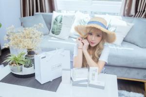 Sữa Tắm Kích Trắng 1 Bước Than Hoạt Tính Skin Aec White Anise Body Skin