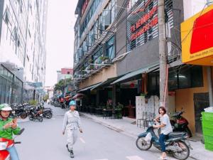 BÁN ĐẤT KHU HOT PHỐ Lê Văn Lương ô tô tránh, kinh doanh 90m2 Thanh Xuân