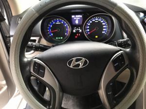 Bán Hyundai i 30 màu bạc số tự động nhập Ấn Độ 2013 mẫu mới biển Sài Gòn lăn bánh
