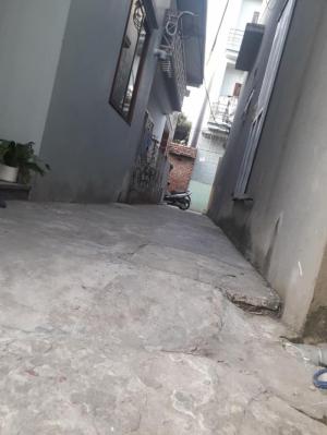 Vỡ nợ bán gấp mảnh đất 30m2 cách đường ô tô chỉ 10m ở Thạch Bàn.