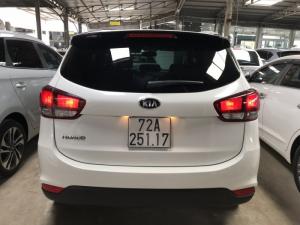Bán Kia Rondo 2.0MT số sàn máy xăng màu trắng sản xuất T4/2018 biển tỉnh mẫu mới