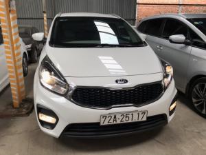 Bán Kia Rondo 2.0MT số sàn máy xăng màu trắng sản xuất T4/2018 biển tỉnh mẫu mới