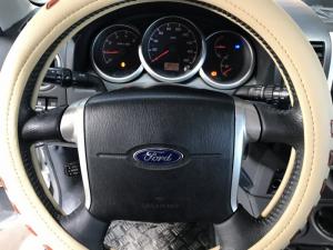 Bán Ford Everest 2.5MT màu bạc số sàn máy dầu sản xuất 2014 biển tỉnh mẫu mới lăn bánh 68000km