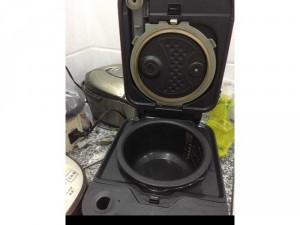 Nồi cơm nội địa nhật Mitshubisi 1L có cốc bù nước, đèn led