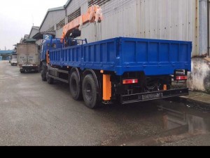 xe tải gắn cẩu...