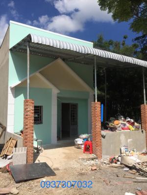 Bán nhà mới xây đẹp,giá rẻ ưu tiên cho công nhân giá chỉ 300trieu ngay khu dân cư đông đúc.