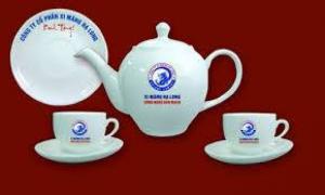 Mua quà tết cho khách hàng Ấm chén trà in logo giá gốc