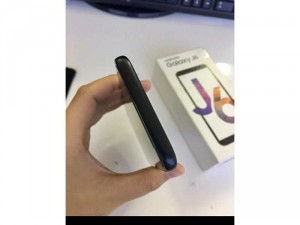 Cần bán em samsung j6 hàng công ty, còn bảo hành dài