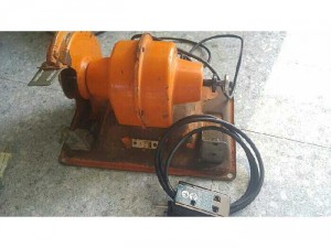Máy mài bàn hai đá nội địa. Như hình.