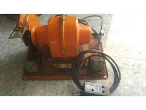 Máy mài bàn hai đá nội địa. Như hình.