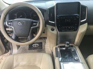 Bán Toyota Land Cruise 4.6 ,sản xuất và đăng ký cuối 2016,màu vàng,nội thất kem,xe siêu mới,biển Hà Nội