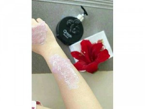 Sữa tắm hạt xông trắng QUEENIE SKIN