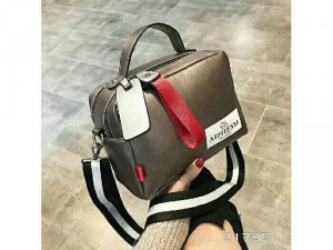 Túi vuông kèm phụ kiện