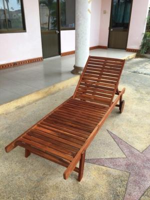 Ghế nằm hồ bơi