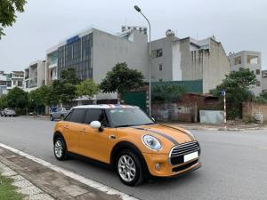 Cần bán gấp trả nợ xe Mini Cooper đời 2016,màu vàng, tự động full option