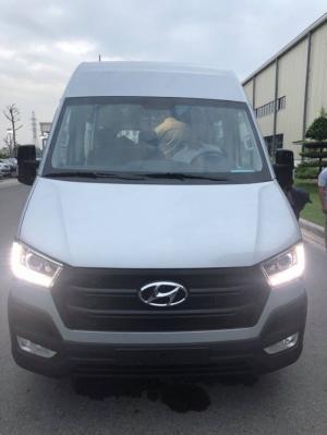 Hyundai Solati 16 chỗ màu bạc