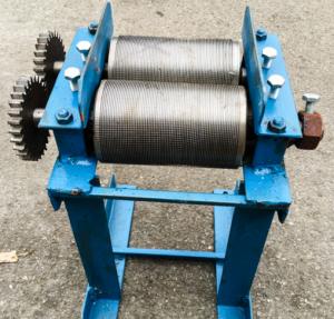 Máy thái bì lợn quay tay